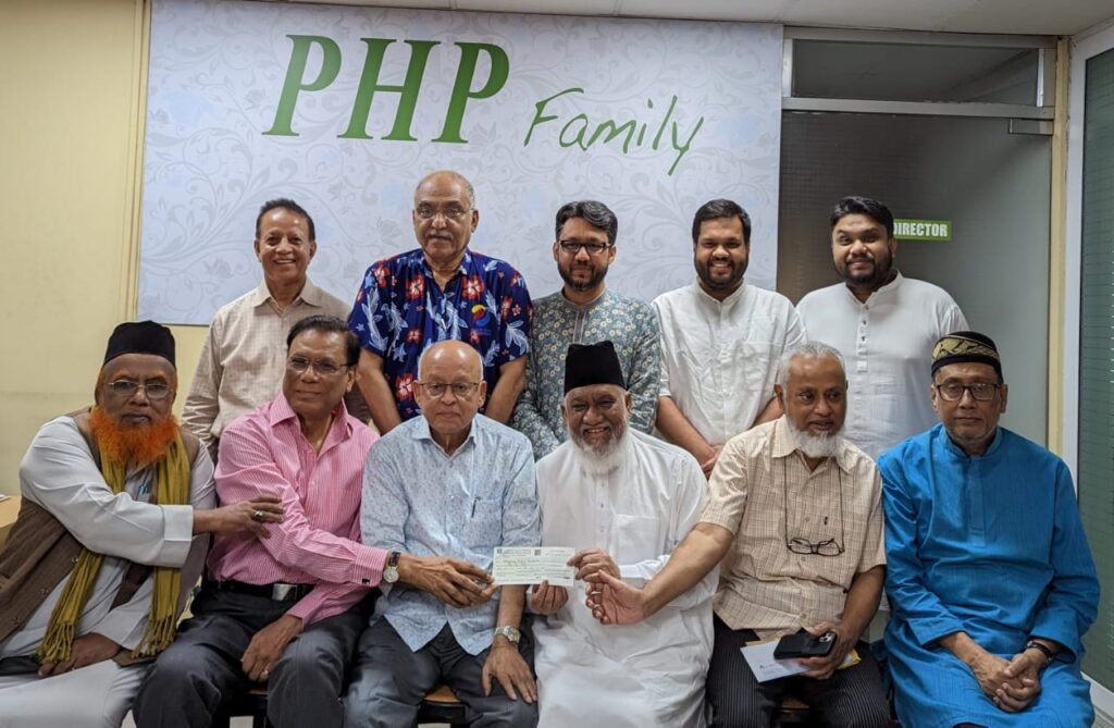 Kidney Foundation cheqe handover Pic